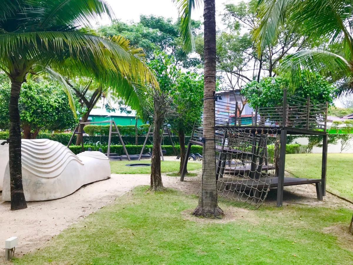 By The Beach - Luxury 2 Bedrooms Family Suite Batu Ferringhi Exterior foto